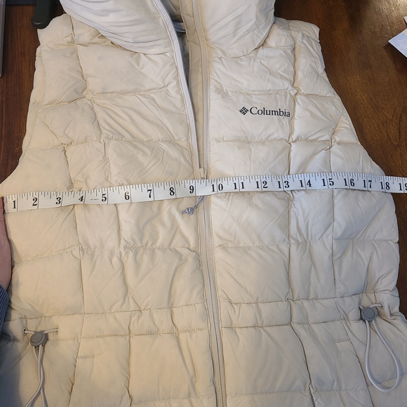 Columbia Medium Women's Cream Puffer Vest Down Filled NWT - Picture 9 of 16